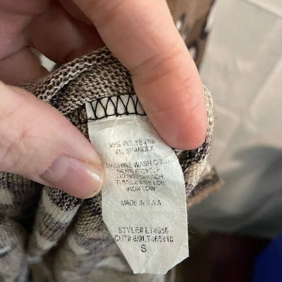 Hailey & Co Cheetah Long sleeve brown top size small - Picture 4 of 8